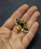 Stunning vintage look gold plated gold honey bee brooch suit coat broach pin g72