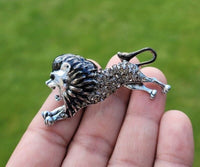 Roaring lion king brooch silver plated celebrity broach royal power sikh pin k27