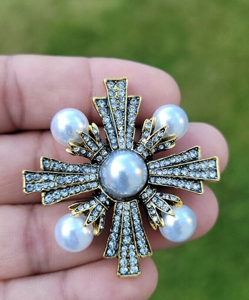 Cross Royal Brooch Vintage Look Gold Plated King Design Broach Celebrity Pin K34