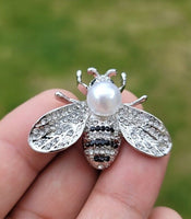 Honey Bee Brooch Vintage Look Queen Broach Gold Plated Celebrity Design Pin K45