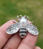 Honey Bee Brooch Vintage Look Queen Broach Gold Plated Celebrity Design Pin K45