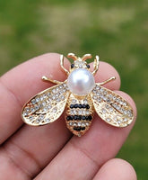 Honey Bee Brooch Vintage Look Queen Broach Gold Plated Celebrity Design Pin K45