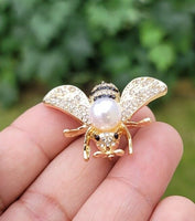 Honey Bee Brooch Vintage Look Queen Broach Gold Plated Celebrity Design Pin K45
