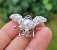 Honey Bee Brooch Vintage Look Queen Broach Gold Plated Celebrity Design Pin K45