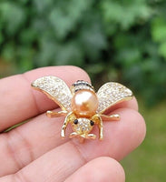 Honey Bee Brooch Vintage Look Queen Broach Gold Plated Celebrity Design Pin K45
