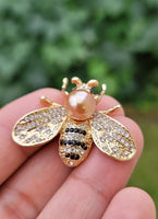 Honey Bee Brooch Vintage Look Queen Broach Gold Plated Celebrity Design Pin K45