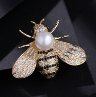 Honey Bee Brooch Vintage Look Queen Broach Gold Plated Celebrity Design Pin K45
