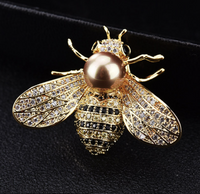 Honey Bee Brooch Vintage Look Queen Broach Gold Plated Celebrity Design Pin K45