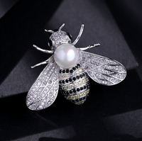 Honey Bee Brooch Vintage Look Queen Broach Gold Plated Celebrity Design Pin K45
