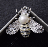 Honey Bee Brooch Vintage Look Queen Broach Gold Plated Celebrity Design Pin K45