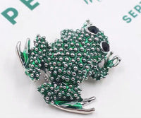 Green frog brooch vintage look gold plated retro celebrity broach design pin j21