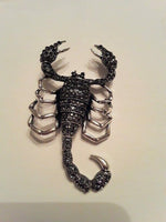 Valentine scorpion brooch vintage look celebrity broach silver plated pin ggg90