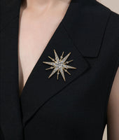Starburst celebrity brooch pin stunning vintage look gold plated broach jjj35g