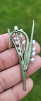 Flower Brooch Celebrity Good luck pearl pin vintage look King Queen broach S10K