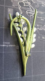 Flower Brooch Celebrity Good luck pearl pin vintage look King Queen broach S10K