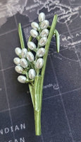 Flower Brooch Celebrity Good luck pearl pin vintage look King Queen broach S10K