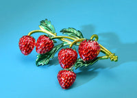 Strawberry brooch vintage look gold plated suit coat broach celebrity pin ggg58
