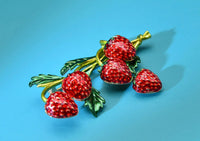 Strawberry brooch vintage look gold plated suit coat broach celebrity pin ggg58