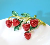 Strawberry brooch vintage look gold plated suit coat broach celebrity pin ggg58