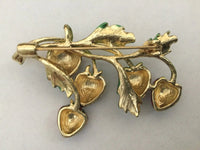 Strawberry brooch vintage look gold plated suit coat broach celebrity pin ggg58