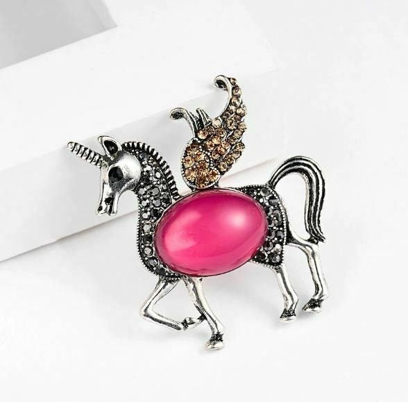 Stunning diamonte silver plated vintage look unicorn christmas brooch cake pin