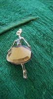 Dance girl brooch stunning vintage look gold plated suit coat broach pin ggg74