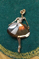 Dance girl brooch stunning vintage look gold plated suit coat broach pin ggg74