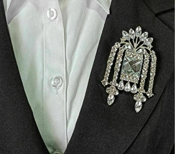 Stunning vintage look silver plated king royal celebrity brooch broach pin b49t