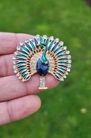 Peacock brooch gold plated broach colourful stones celebrity design queen pin s3