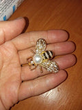 Stunning vintage look gold plated gold honey bee brooch suit coat broach pin g99