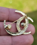 Double moon brooch vintage look gold plated celebrity broach queen pin s25 new