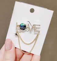 Love universe brooch vintage look gold plated celebrity broach princess pin u17