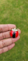 Ladybird beetle brooch vintage look queen broach gold plated bug pin k21 bird