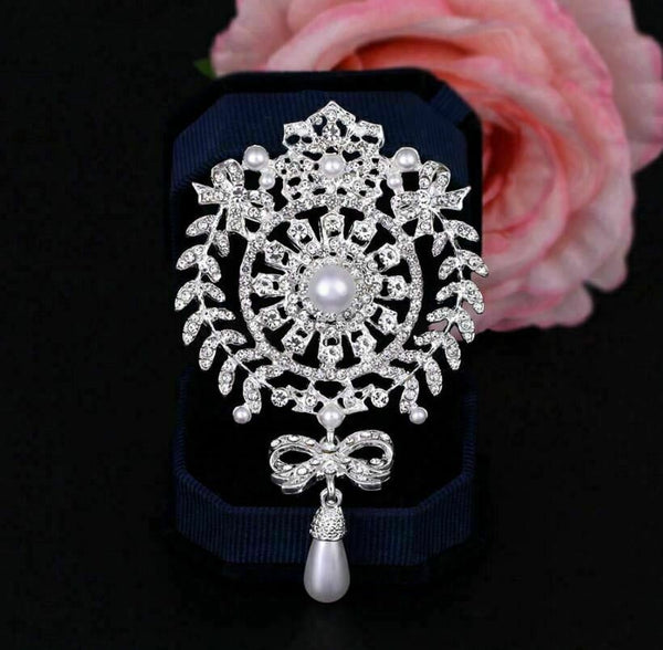 Stunning vintage look silver plated king royal celebrity brooch broach pin b49u