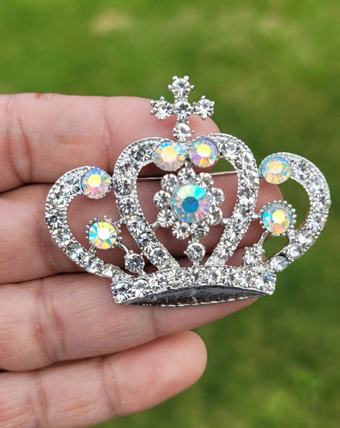 Crown brooch stunning vintage look silver plated stones royal