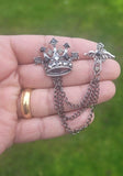 King crown cross lucky vintage look silver plated celebrity broach queen pin s5