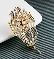 Stunning vintage look gold plated retro feather celebrity brooch broach pin z10