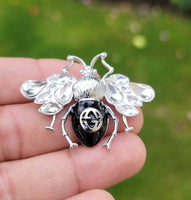 Honey Bee Brooch Vintage Look Queen Broach Gold Plated Celebrity Hollywood Pin T