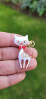 White Cat Brooch Vintage Look Gold Plated Retro Enamel Celebrity Broach Pin K20W