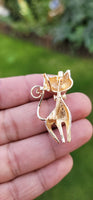 White Cat Brooch Vintage Look Gold Plated Retro Enamel Celebrity Broach Pin K20W