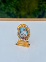 Sikh Baba Deep Singh Ji Shaheed Stand Gold Plated Desktop Car Dashboard Piece UU3R Chaupehra Sikhisim Martyr Sikhi Punjabi Good Luck Charm
