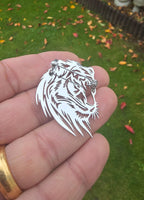 Stainless Steel Plate Crafted Lion Brooch Pin Retro Celebrity Power King broach CCCB Stunning design Unisex Silver colour Queen lapel pin