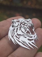 Stainless Steel Plate Crafted Lion Brooch Pin Retro Celebrity Power King broach CCCB Stunning design Unisex Silver colour Queen lapel pin