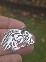 Stainless Steel Plate Crafted Lion Brooch Pin Retro Celebrity Power King broach CCCB Stunning design Unisex Silver colour Queen lapel pin