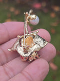 Gold Plated Red Rose brooch Lovers lucky Pin Vintage Look suit coat broach Collar CD Queen Design Celebrity Lapel Faux Pearl Stunning Design