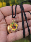 Vintage 1984 Sikh Guru Nanak Dev Ji Guru Gobind Singh Ji Leaf Pendant Gold C37