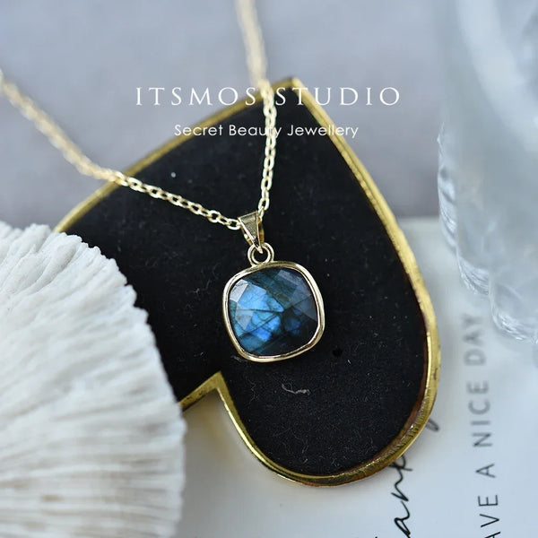 ITSMOS Labradorite Flash Pendant Necklace 14k Gold Plated Teardrop Pendant Choker Natural Healing Stone Jewelry for Women Gift