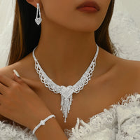 Women's fashionable and exquisite claw chain design, peach heart tassel jewelry set, party and holiday gifts