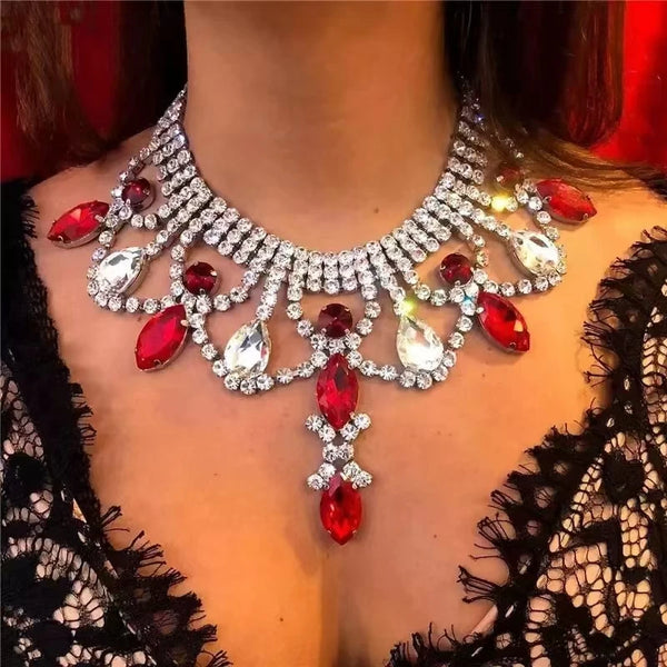 Hot selling luxury rhinestone necklace, European and American fashionable colored crystal necklace, very suitable for parties