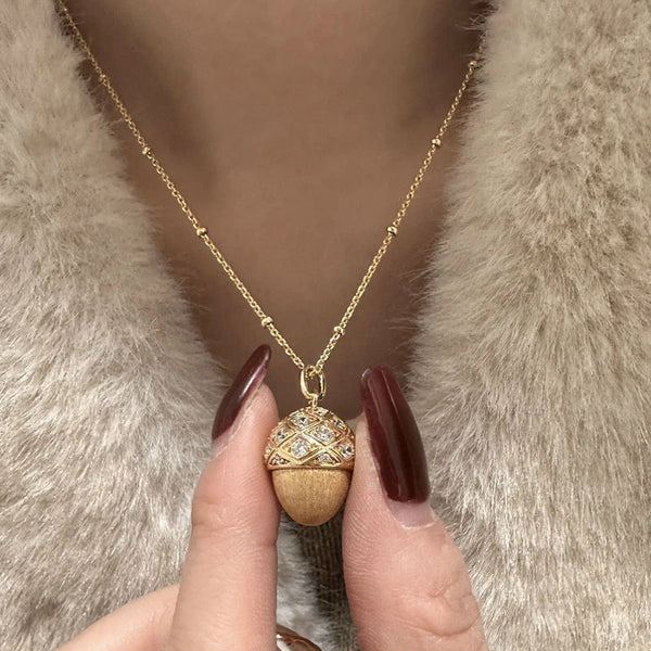 Vintage Pinecone Cute Elegant Pendant Women Fashion Jewelry Trendy Unique Personality Exquisite Accessories Party Gifts QD383
